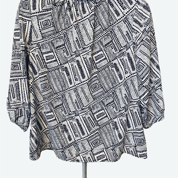 Adrienne Vittadini Geometric Black and White Women's Top - Picture 2 of 7